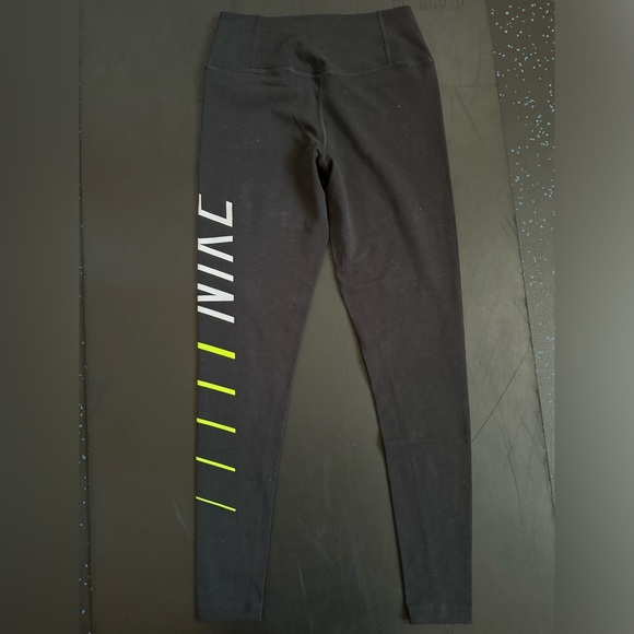 Nike Run Tights -small - Picture 2 of 3